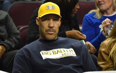 “球爹” LaVar Ball 又打嘴炮，称自己 “闭着眼都可以指导湖人队”