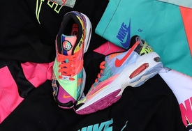 色彩很炫！atmos x Air Max 2 Light 现身 ComplexCon