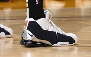 “死亡之扣” 经典战靴即将回归？卡特再度穿上Nike Shox BB4！