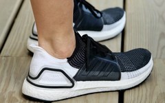 抢先预览 adidas 2019 新一代 UltraBOOST 黑白配色