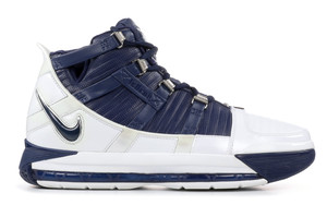 白蓝配色回归！全新 Nike Zoom LeBron 3 “Navy” 即将发售