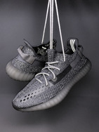 确定啦！“夜晚神器” Yeezy Boost 350 V2 “Static” 年底登场！