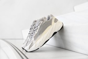 YEEZY BOOST 700 V2 全新“Static”配色上架消息曝光！