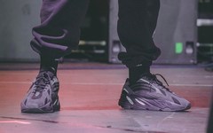 侃爷曝光 YEEZY BOOST 700 V2 全新「Triple Black」配色