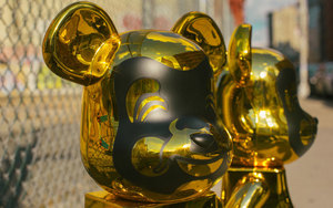 EVISU 携手 BE@RBRICK 打造联名玩偶及街头服装系列