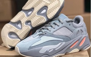 全新配色 YEEZY BOOST 700 “Inertia” 谍照曝光