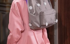 与众不同！Raf Simons x Eastpak 2019 秋冬联名系列今年登场