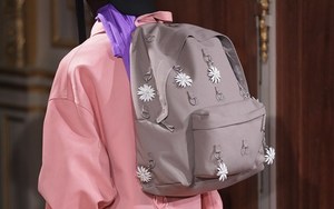 与众不同！Raf Simons x Eastpak 2019 秋冬联名系列今年登场