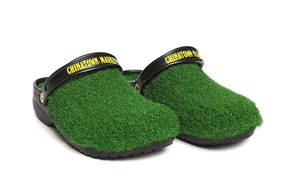 仿佛踩在草坪上！Chinatown Market x Crocs 联名拖鞋即将来袭