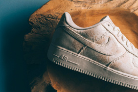 高规格的绸缎鞋面！Air Force 1 全新配色套装现已发售 