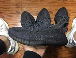 纯黑镂空Yeezy 350 V2曝光，还有罕见的满天星版本 