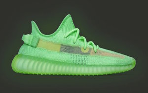 亮到你发慌！全新的夜光 Yeezy 350 V2 买还是不买？