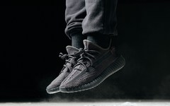 YEEZY BOOST 350 V2 黑天使上脚也太帅了！这谁顶得住啊！