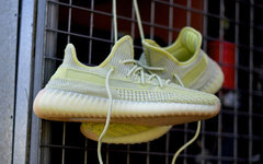 两款人气配色融合！Yeezy 350 V2 欧洲限定后天亮相