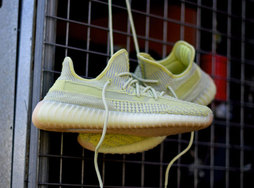 两款人气配色融合！Yeezy 350 V2 欧洲限定后天亮相