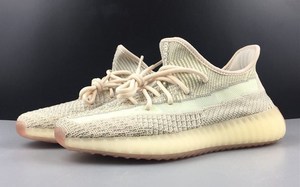 拼接设计吸人眼球！Yeezy Boost 350 V2 “Citrin” 实物首次曝光