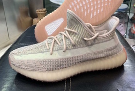 精彩的拼接设计！ Yeezy 350 V2“Citrin” 再曝实物美照