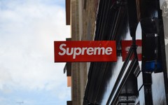 Supreme 被盗招牌被拍卖了？这种挑衅行为你怎么看