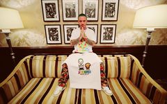 携手哥伦比亚大热歌手 J Balvin ！BAPE® 推出联名合作 T 恤系列