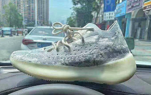 Yeezy 350 V3  sample 版首次曝光！你觉得颜值如何？