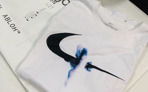 晕染水墨断钩设计！Virgil Abloh x Nike 全新联名 T 恤即将登场