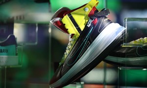 只送不卖！《赛博朋克 2077》打造超限量 Nike Air Max 720 SATRN