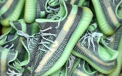 酷似 Yeezy 350 V2 “Glow” ！全新 Yeezy 350 V2 “Yeezreel” 实物曝光