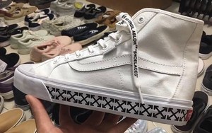 Off-White x Vans 样品曝光！是否有望发售？