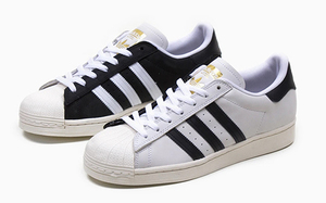 阴阳设计+烫金 logo ！全新的 adidas Superstar 有点东西