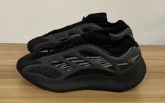 最新实物照释出！Yeezy 700 V3 “Black” 加持夜光骨架