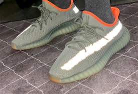 侧透反光设计太好看了！这双 Yeezy Boost 350 V2 “Desert Sage” 你喜欢吗？