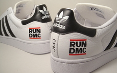 携手传奇嘻哈乐队 Run DMC ！ adidas 推出 Superstar 联名系列