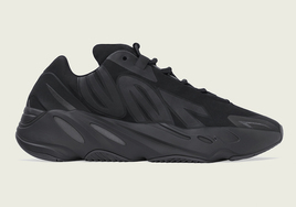 高人气黑魂配色！Yeezy Boost 700 MNVN “Triple Black” 下月发售