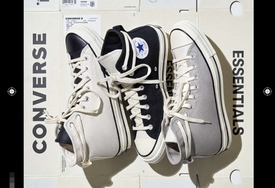 独特系带方式！Fear of God Essentials x Converse Chuck 70 联名本周亮相