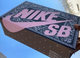 高规格鞋盒心动了心动了！Travis Scott x Nike Dunk SB 月底正式发售