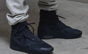 纯黑色调帅气爆棚！Air Fear of God 1 “Triple Black” 你喜欢吗？