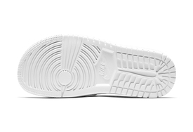 输给 Yeezy 了？Jordan 打造 AJ1 鞋底新拖鞋！