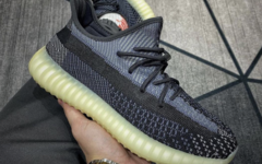 颇有几分鬼魅感觉？Yeezy 350 V2 “Asriel”最新实物图亮相