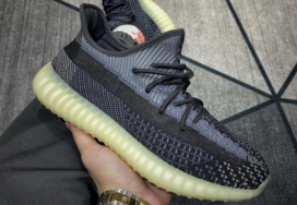 颇有几分鬼魅感觉？Yeezy 350 V2 “Asriel”最新实物图亮相