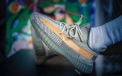 Yeezy 350 V2 新配色首次曝光！这上脚效果你可以吗？