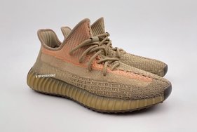 实物首次曝光！结合两款“美限”的 Yeezy 350 V2 “Eliada” 颜值如何？