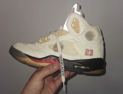 Air Jordan 5 x OW惊艳首秀，蝉翼鞋面一改OG风格