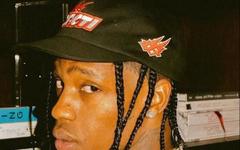 Travis Scott 上脚与 Nike 的新联名？后跟的标志亮了！