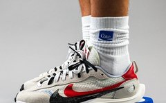 白蓝红三色穿搭感十足，sacai x Nike VaporWaffle上脚如何？