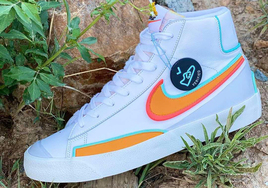 拼接 Swoosh 有点抢眼！这款 Blazer Mid '77 今秋登场！