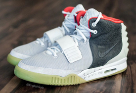 这双 Air Yeezy 2 你可能没见过！结合两款配色还加持侃爷亲签，绝了！