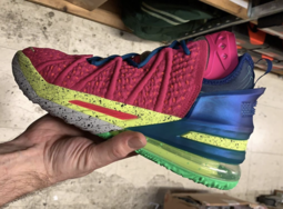 实物首次曝光！LeBron 18 洛杉矶之夜下月发售！