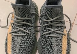 酷似今年 8 月登场的灰蓝配色！Yeezy 350 V2 “Ash Blue” 首度曝光！