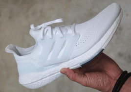 人气纯白配色！adidas Ultra Boost 2021“Triple White”即将市售！