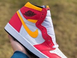 Air Jordan 1 “light Fusion Red”  最新实物近照释出！今年 6 月市售！